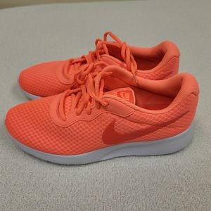 Women's Nike Tanjun Running Shoes